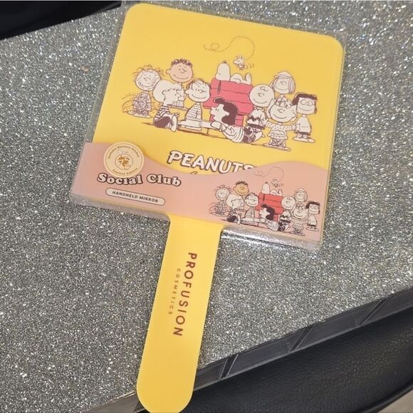 Profusion X Peanuts 75th Social Club Handheld Mirror - Picture 10 of 11